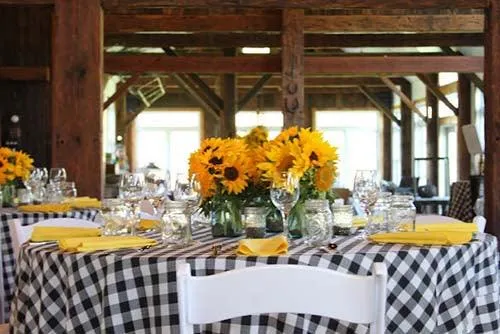 Checkered Outdoor Tablecloth With Umbrella Hole