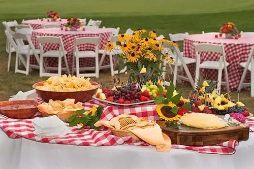 Checkered Outdoor Tablecloth With Umbrella Hole