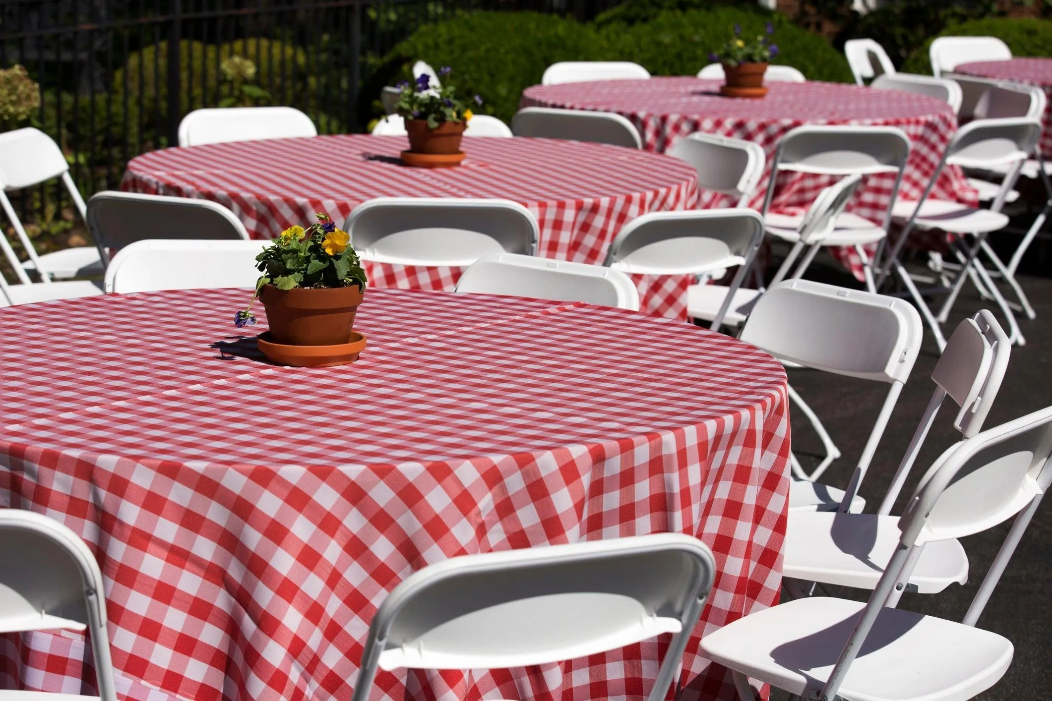Checkered Outdoor Tablecloth With Umbrella Hole