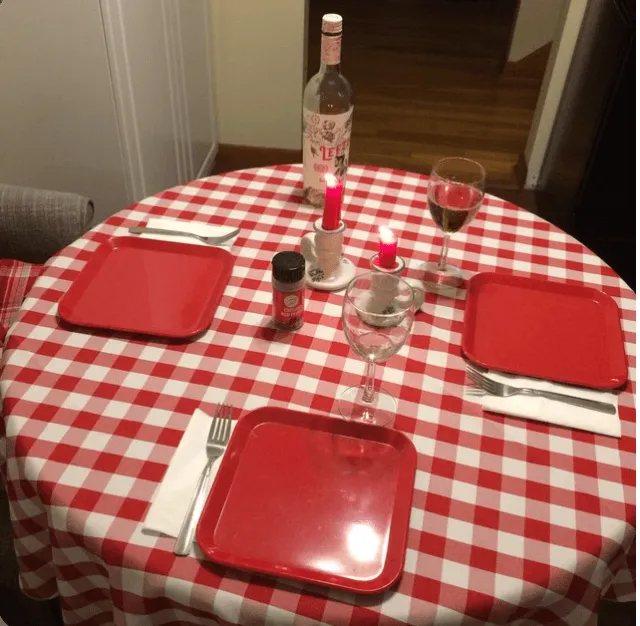 Checkered Outdoor Tablecloth With Umbrella Hole