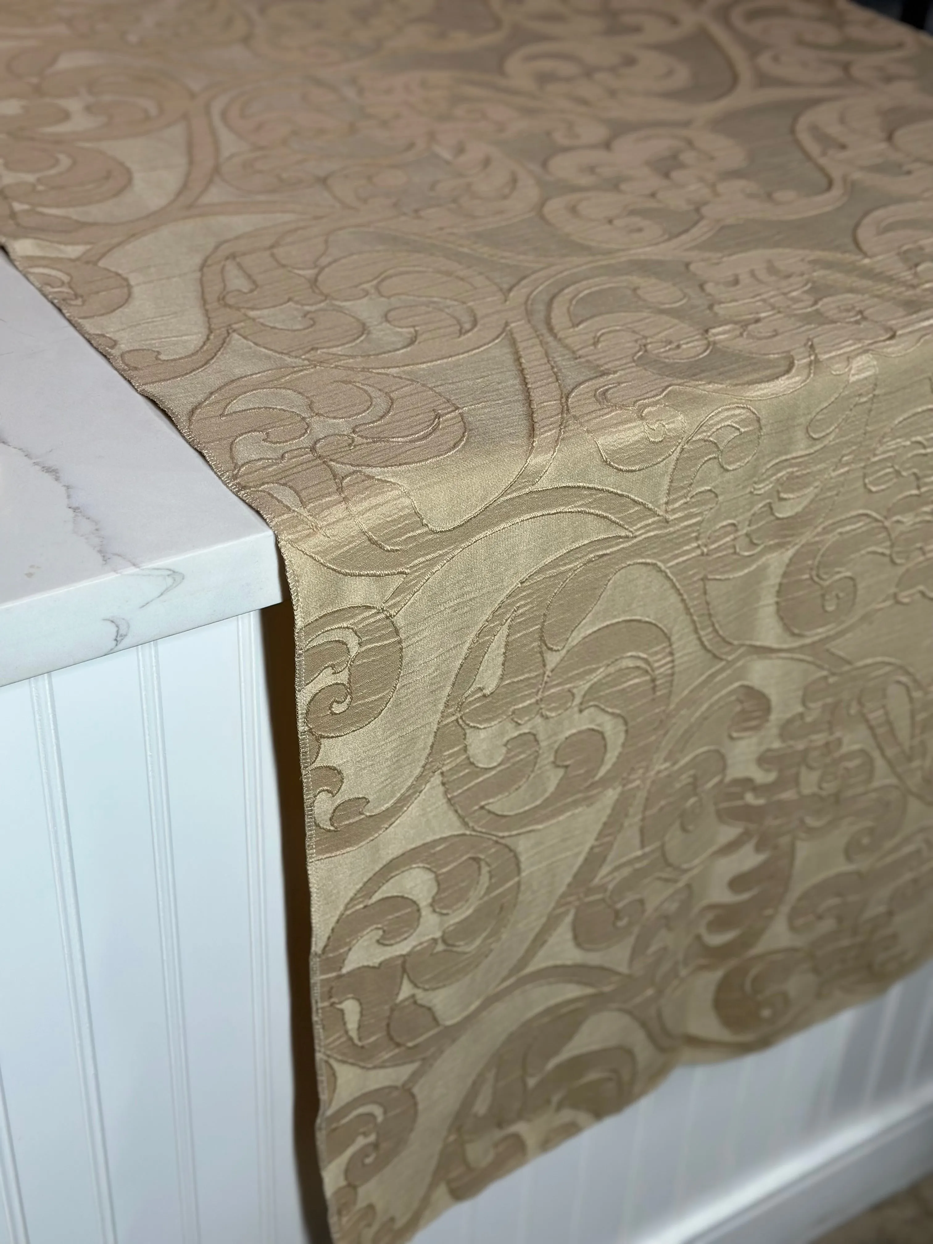 Classic Jacquard Table Linen in Champagne