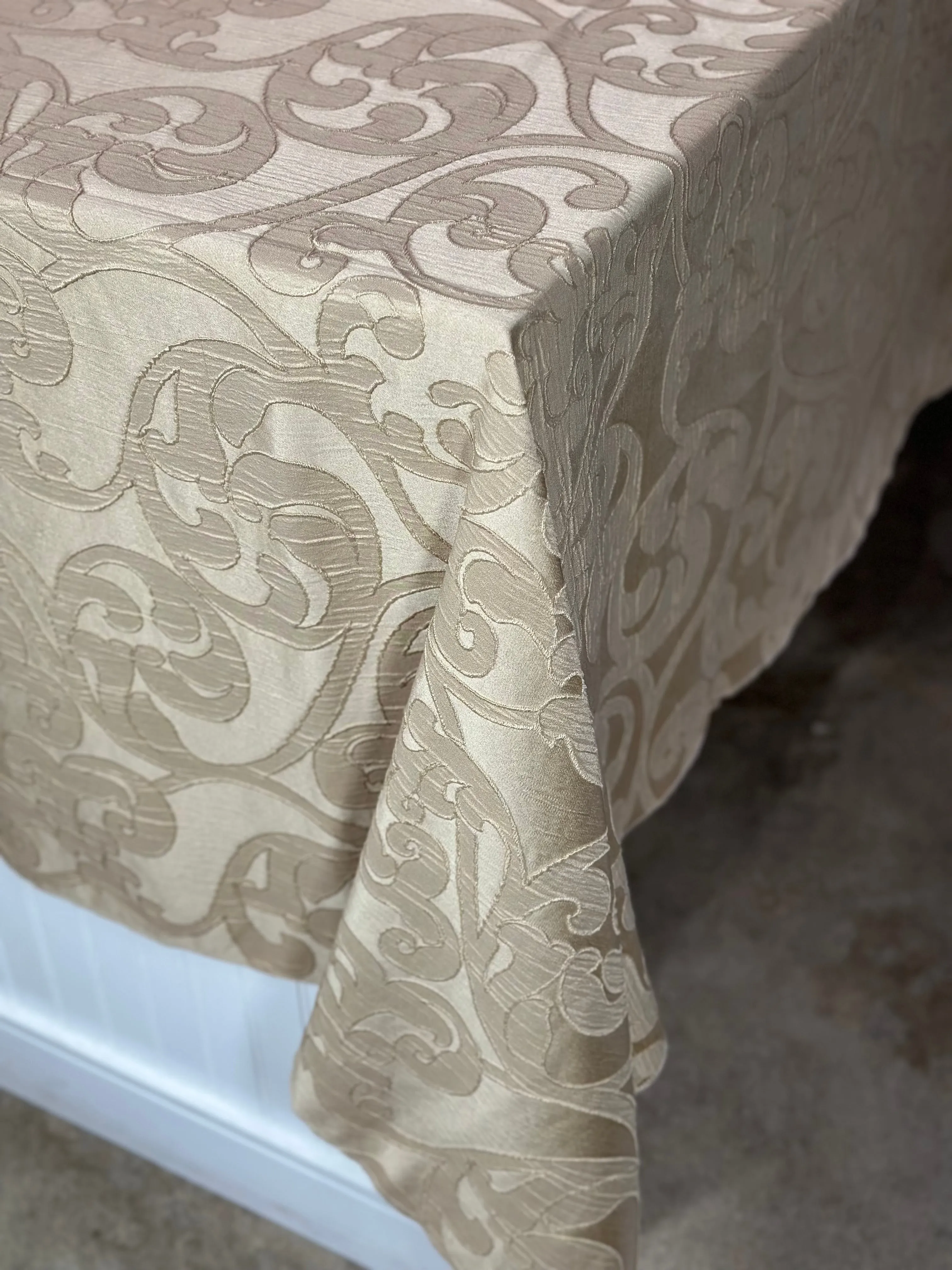 Classic Jacquard Table Linen in Champagne
