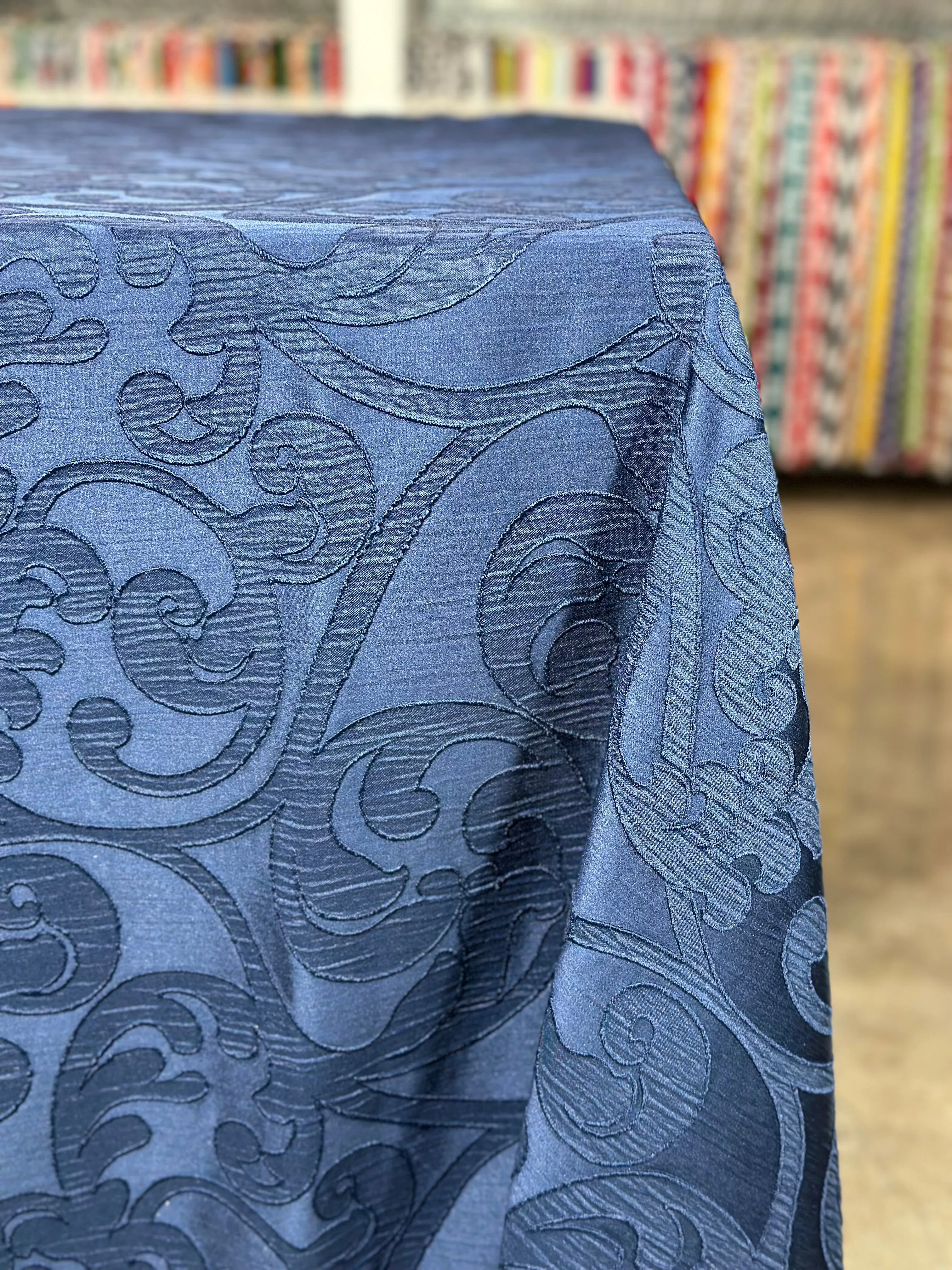 Classic Jacquard Table Linen in Navy