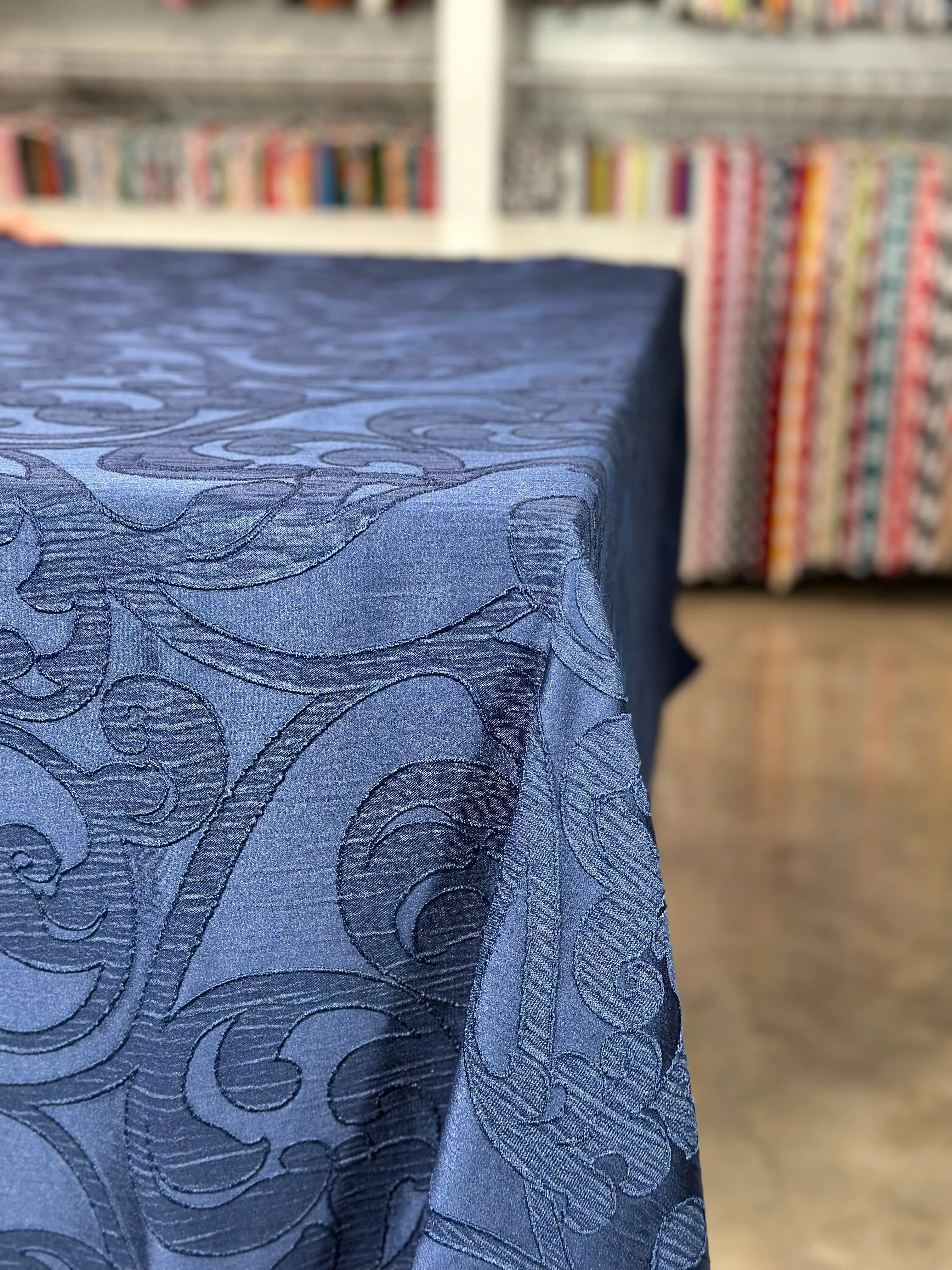 Classic Jacquard Table Linen in Navy