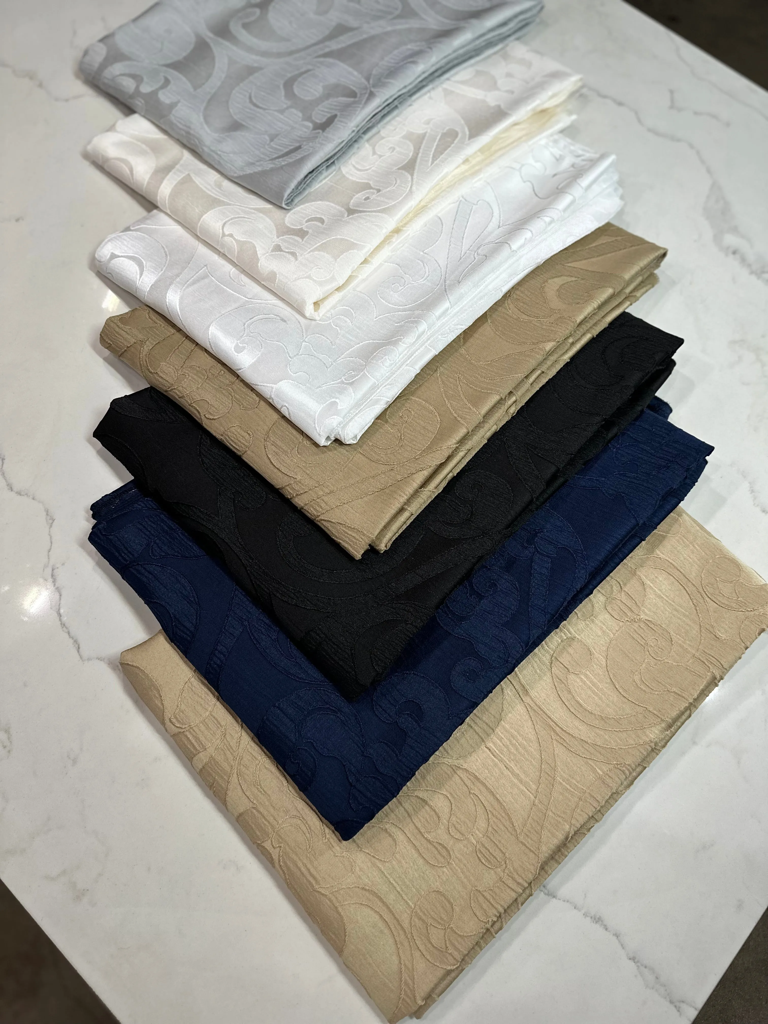 Classic Jacquard Table Linen in Navy