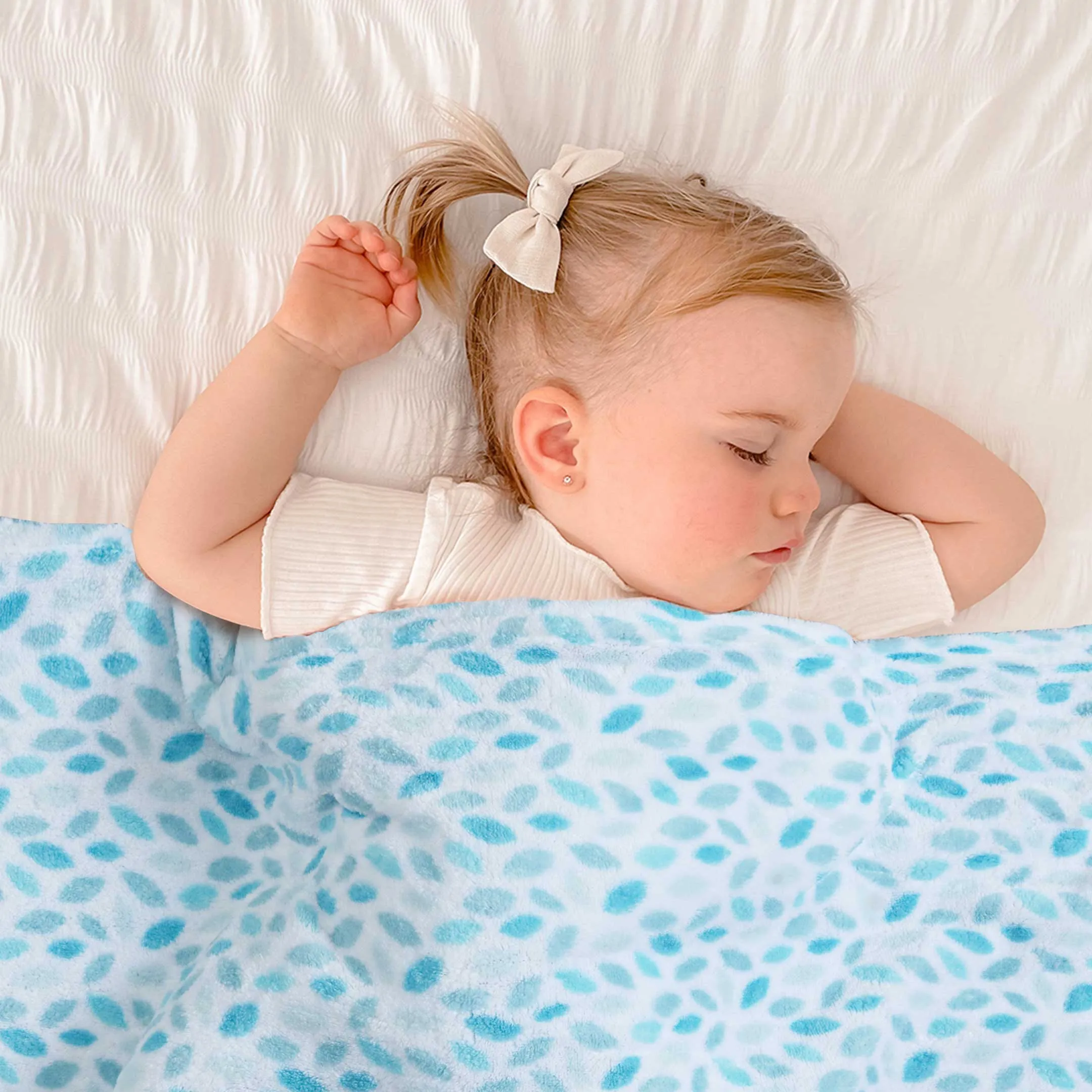 Ombre Blue Leaves Printed Fleece Blanket
